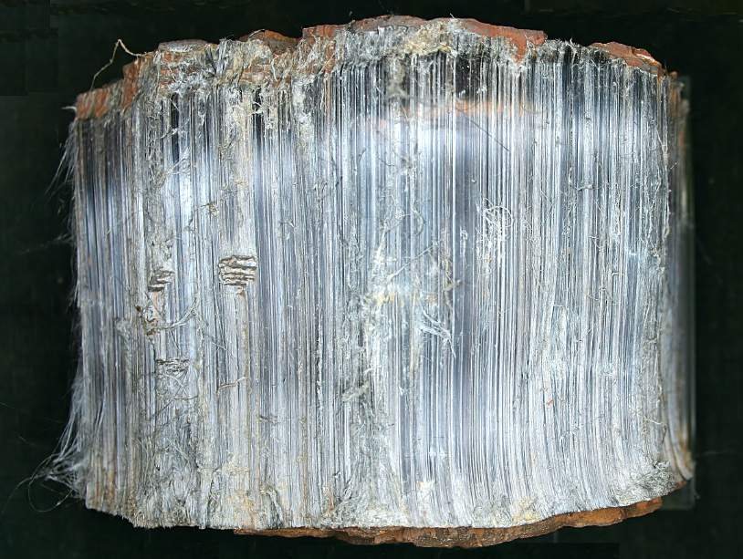 Bloc de crocidolite aux fibres parallèles
