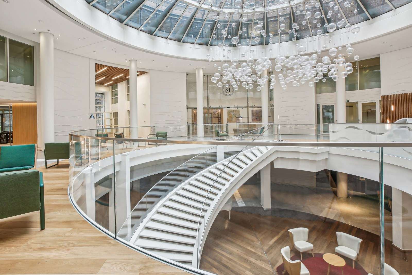 Atrium de l’immeuble Étoile Saint-Honoré