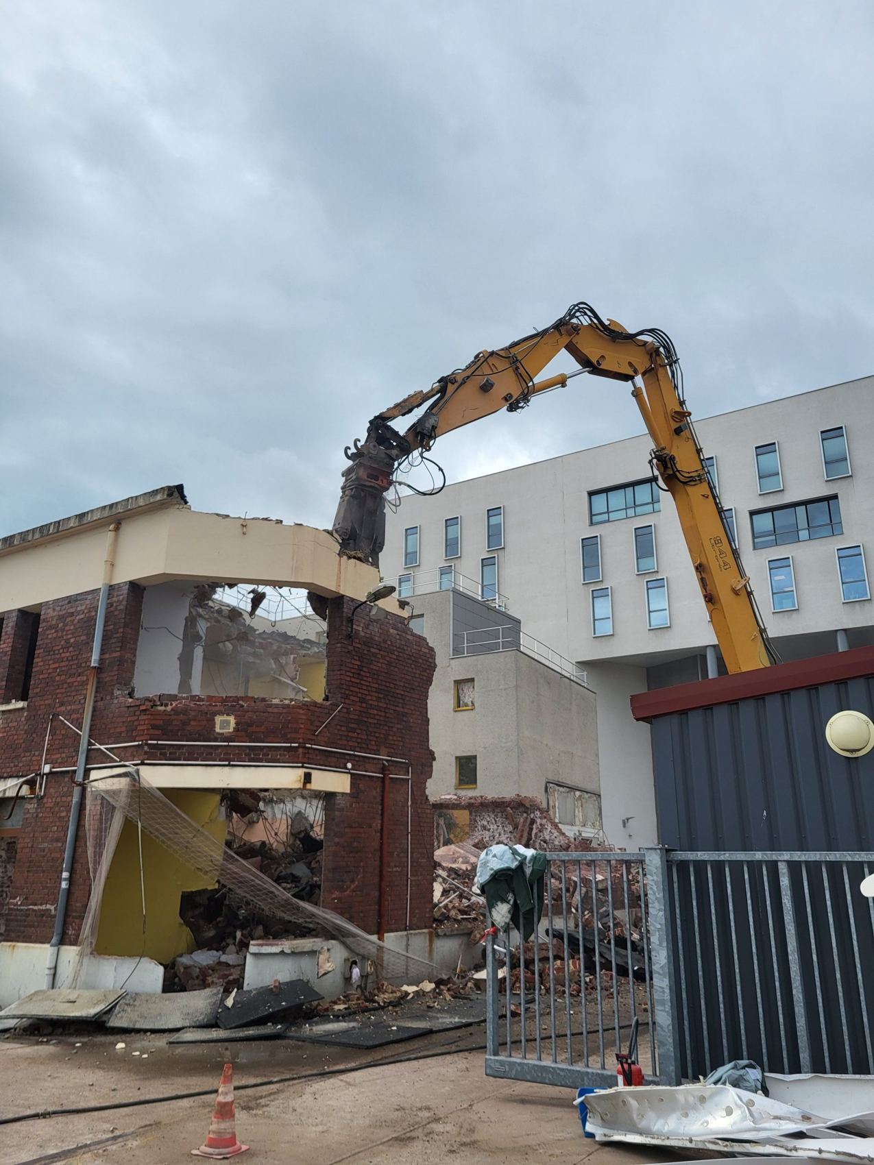 Démolition en cours près de la gare du Havre