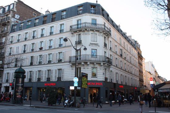 Monoprix à l’angle de la rue Daguerre, Paris